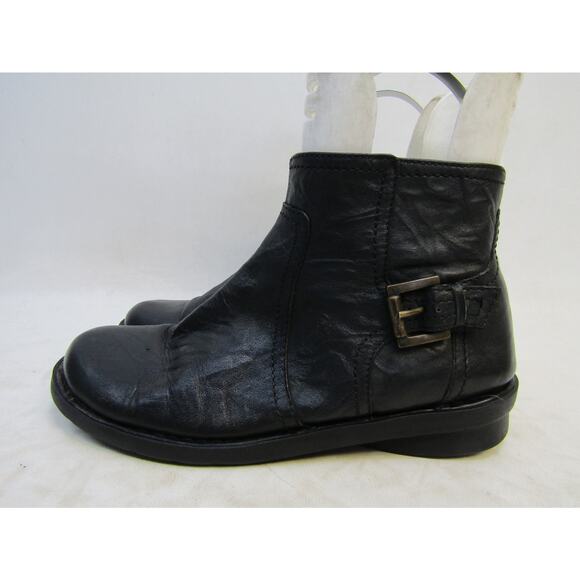 Clarks Womens Sz 7 M Black Leather Buckle Zip Ankle Fashion Boots Bootie - Picture 1 of 11